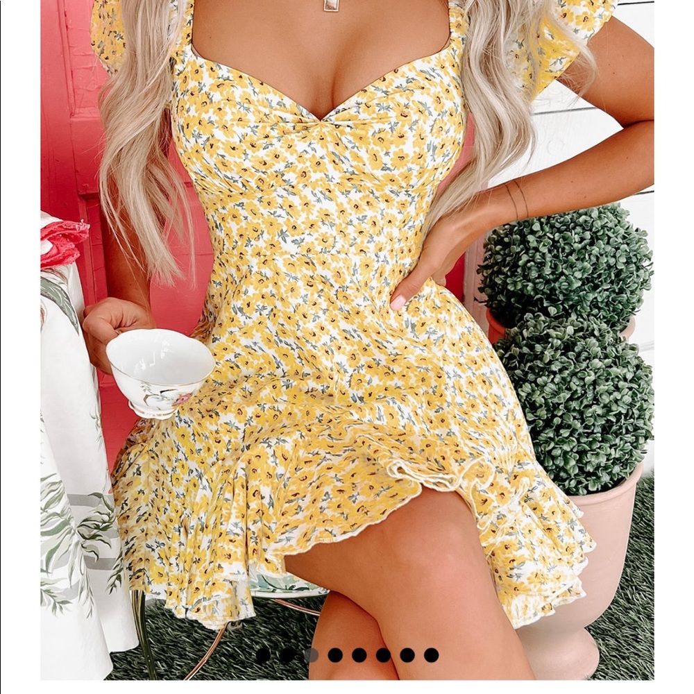 Super cute yellow floral dress!